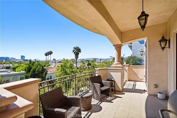 462 S Maple DR #104 PH, Beverly Hills, CA 90212