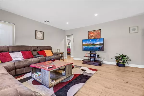 Encino, CA 91316,18026 Duncan ST