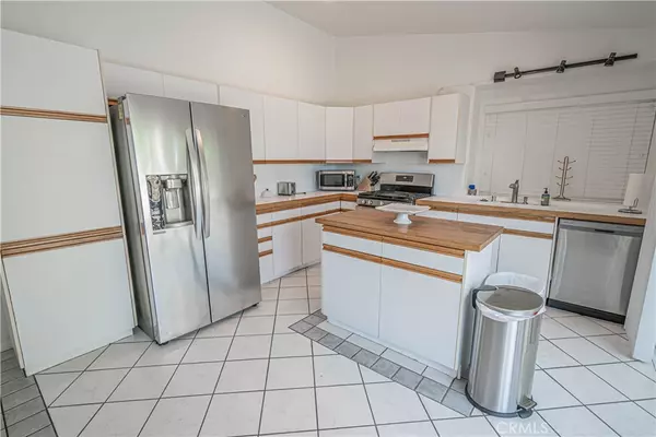 Saugus, CA 91350,27412 Garza DR