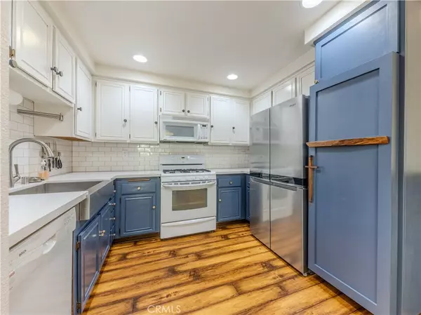 Valencia, CA 91355,25786 Vista Fairways DR
