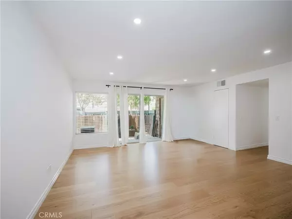 Tarzana, CA 91356,5700 Etiwanda AVE #102