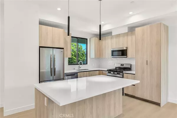 West Hollywood, CA 90046,848 N. Hayworth #301