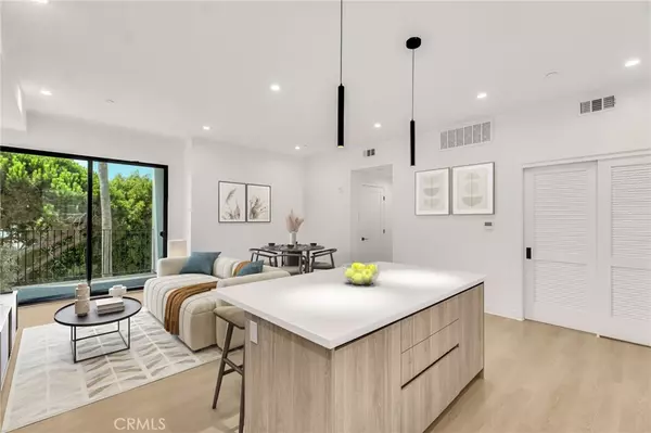 West Hollywood, CA 90046,848 N. Hayworth #301