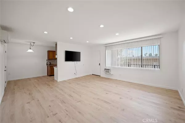 8800 Cedros AVE #204, Panorama City, CA 91402