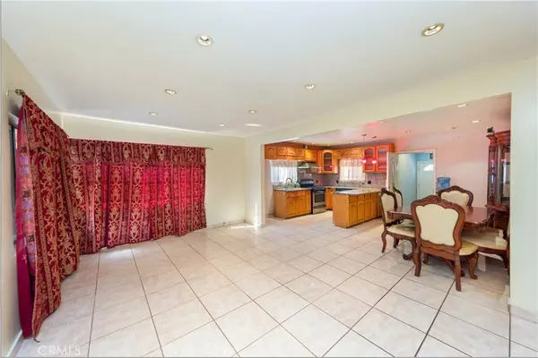 North Hollywood, CA 91601,5245 Strohm AVE