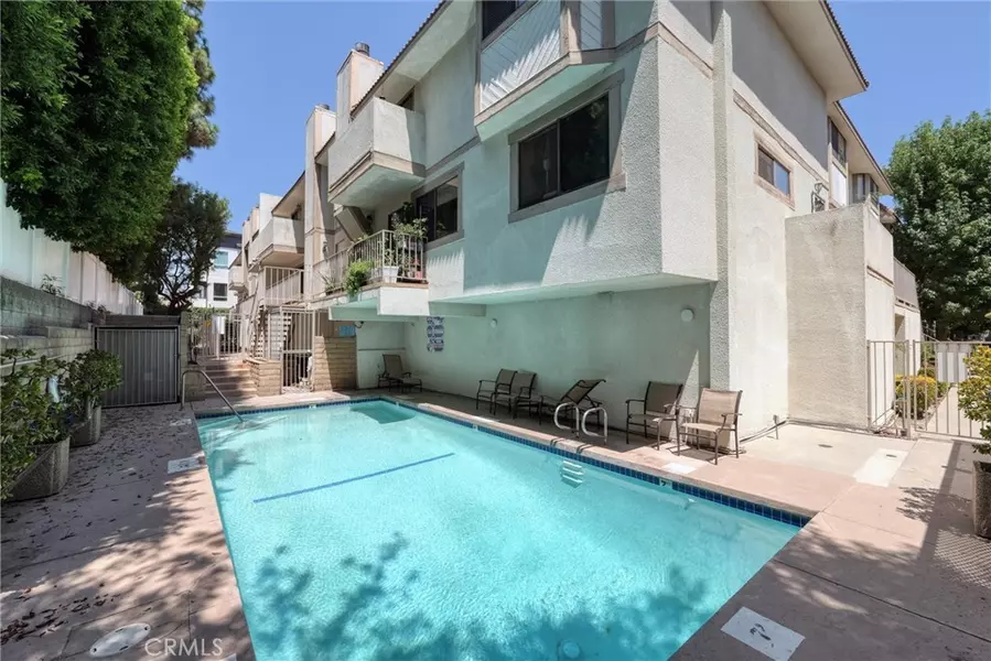 10229 Variel AVE #16, Chatsworth, CA 91311