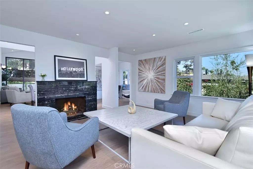 Los Angeles, CA 90068,3935 Kentucky DR