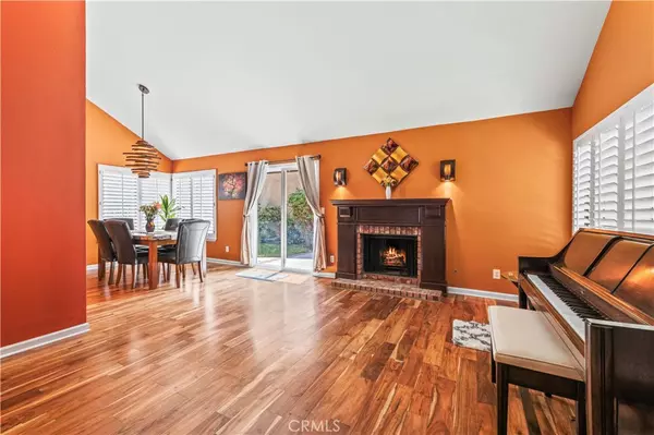 Valencia, CA 91355,23644 Mesa CT