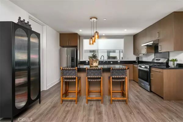 10861 1/2 Hartsook ST, North Hollywood, CA 91601