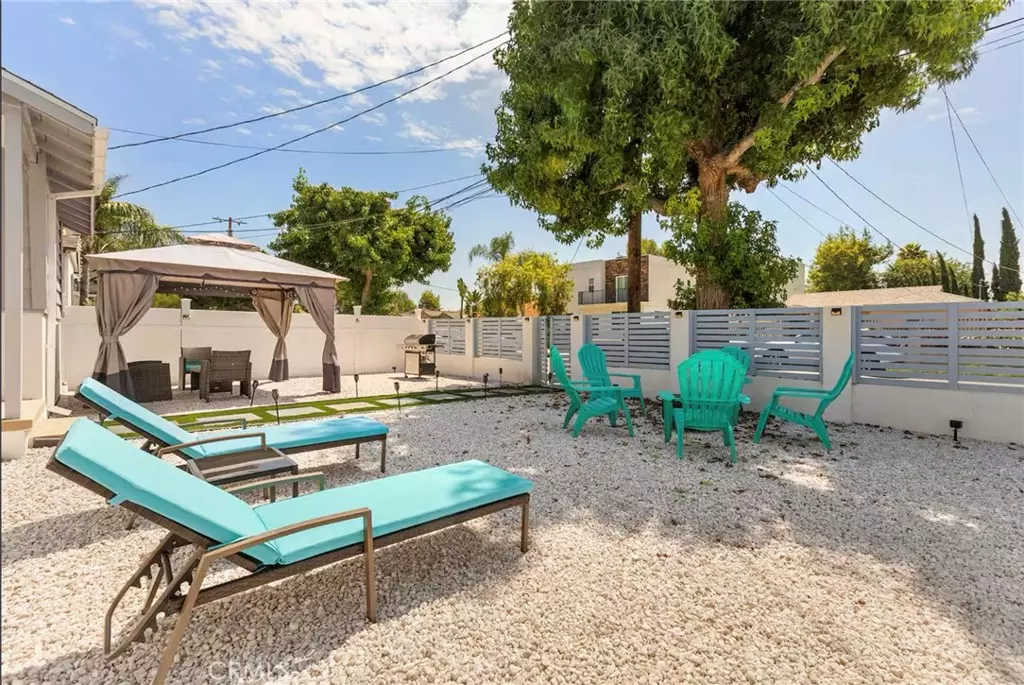 Valley Glen, CA 91401,13831 Bessemer ST