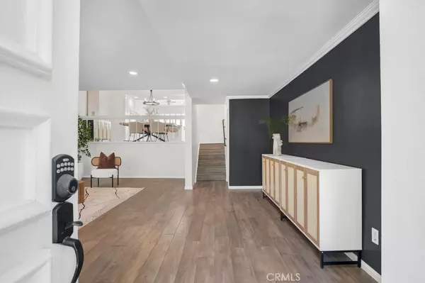 Woodland Hills, CA 91367,6246 Shoup AVE #1/2