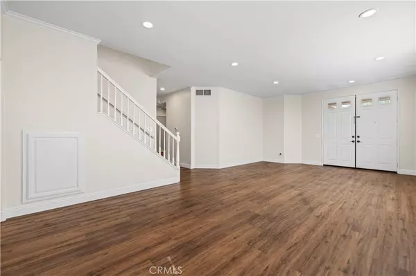 Valencia, CA 91354,23664 Clearidge DR