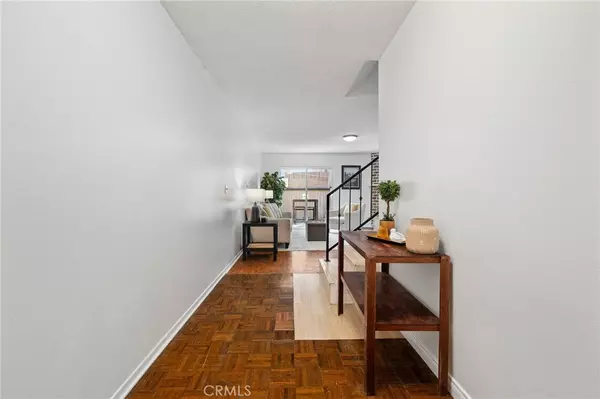 Hawthorne, CA 90250,13534 Cordary AVE #14