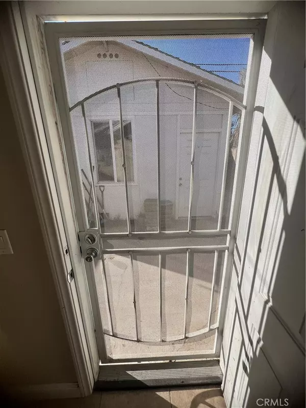 South Gate, CA 90280,9307 San Miguel AVE