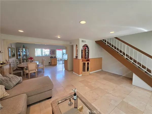 6541 Wystone AVE #3, Reseda, CA 91335