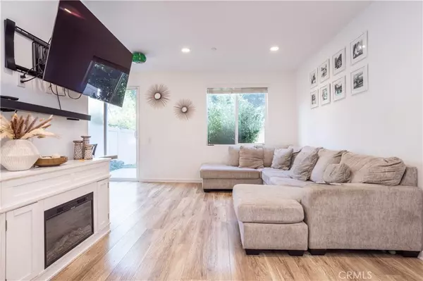 Pacoima, CA 91331,10261 Angel LN