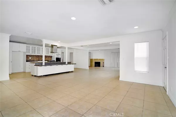Reseda, CA 91335,19324 Victory BLVD
