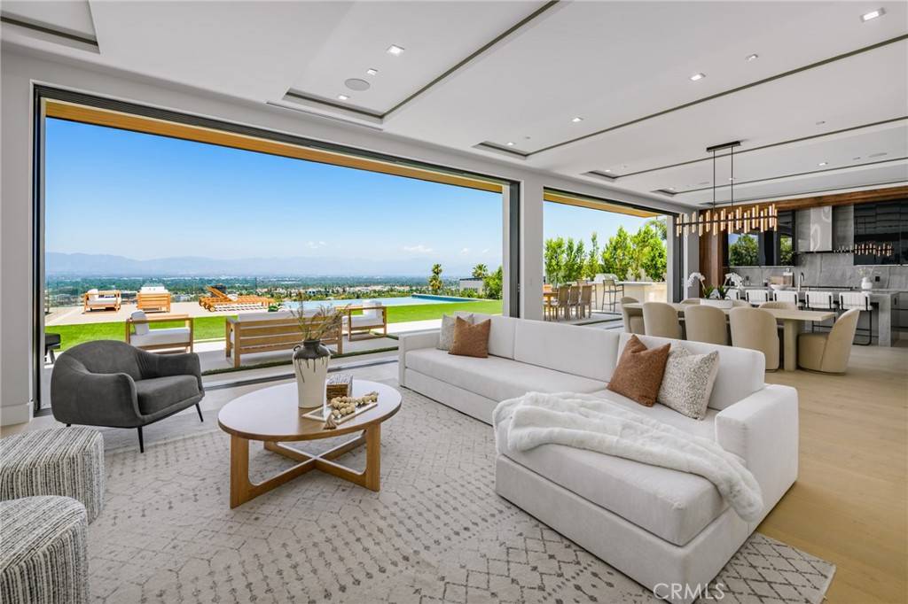 Tarzana, CA 91356,18807 Edleen DR