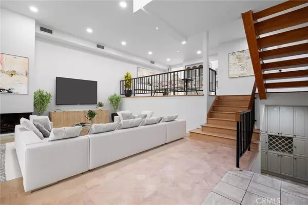 Encino, CA 91316,5335 White Oak AVE #A