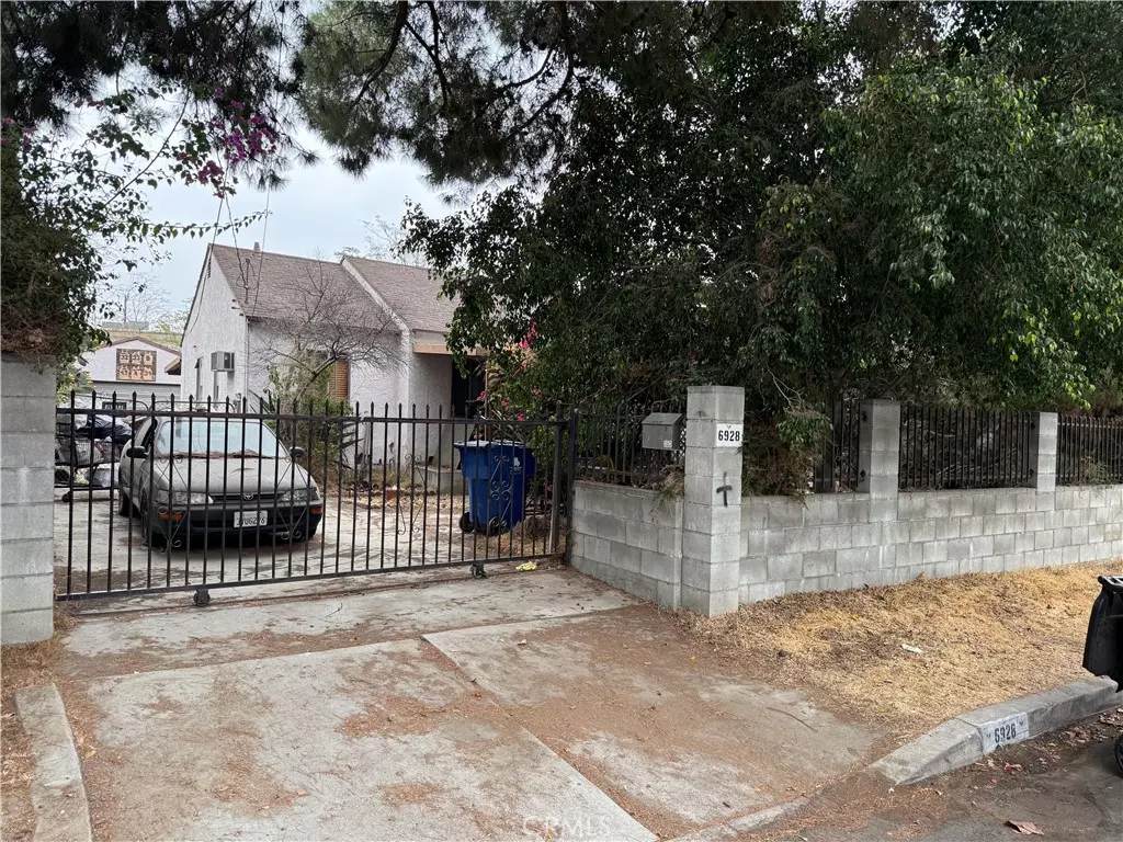 North Hollywood, CA 91605,6928 Gentry AVE