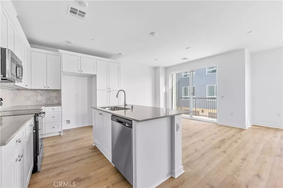 9423 1/2 N Sepulveda Blvd. #6, North Hills, CA 91343