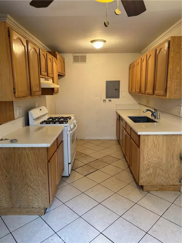 Panorama City, CA 91402,9119 Wakefield AVE #2