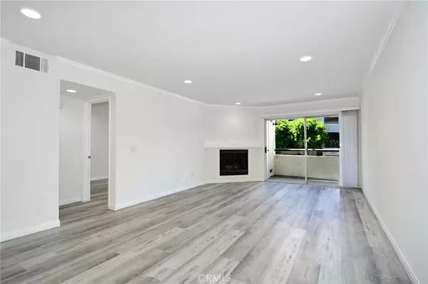 Woodland Hills, CA 91367,5525 Canoga AVE #129