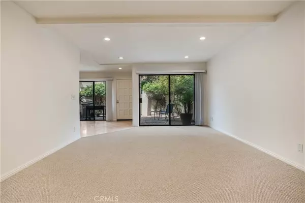 Woodland Hills, CA 91367,5800 Owensmouth AVE #26