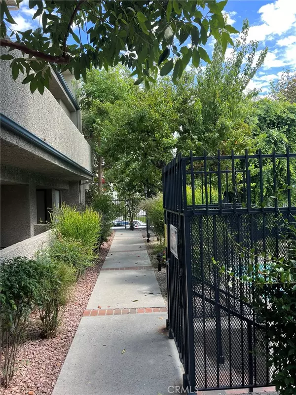 Canoga Park, CA 91304,8575 Independence AVE #11