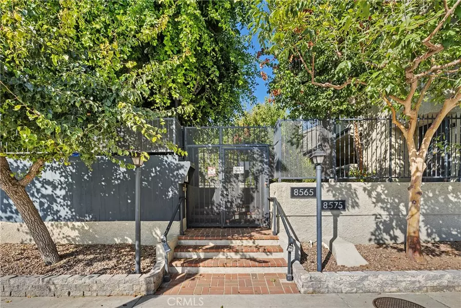 8575 Independence AVE #11, Canoga Park, CA 91304