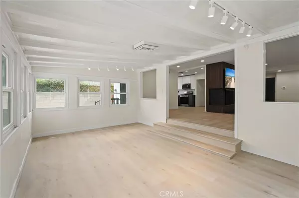 Reseda, CA 91335,6556 Corbin AVE