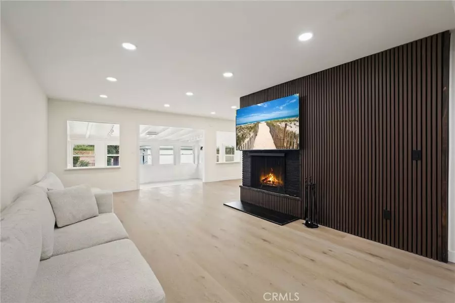 6556 Corbin AVE, Reseda, CA 91335
