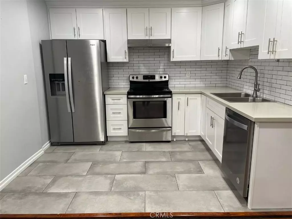 Tarzana, CA 91356,18619 Collins ST #F8