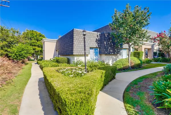 19155 Haynes ST #5, Reseda, CA 91335