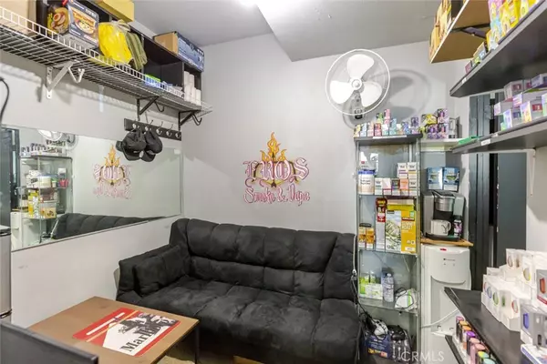 Los Angeles, CA 90004,4463 Beverly BLVD #A