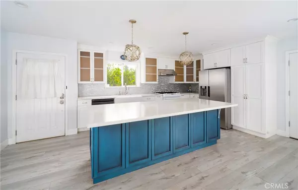 22149 Victory BLVD, Woodland Hills, CA 91303