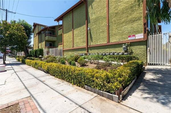 6155 Reseda Blvd #4, Tarzana, CA 91335