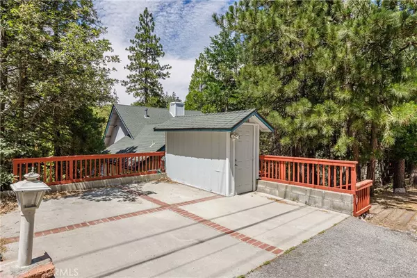 Lake Arrowhead, CA 92352,27020 Everest RD