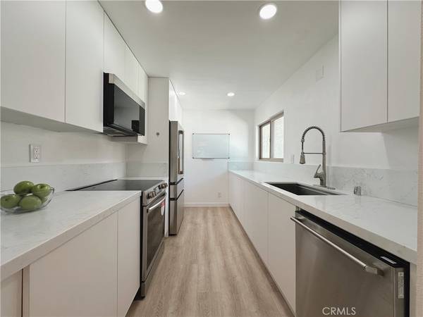 Calabasas, CA 91302,4648 Park Granada #171