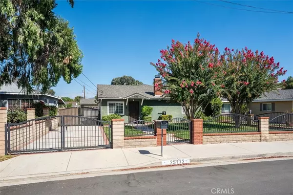 25112 De Wolfe RD, Newhall, CA 91321