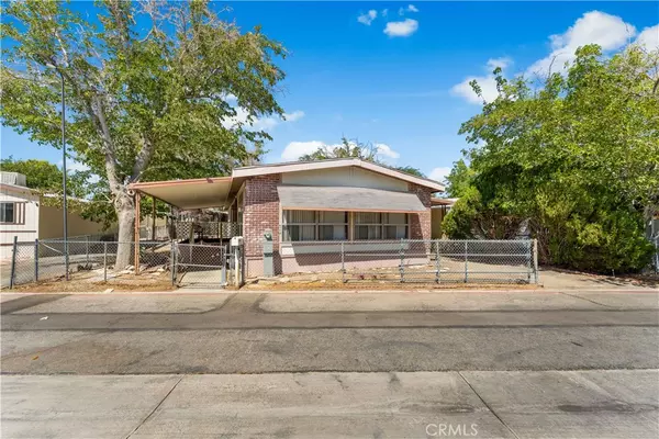 Lancaster, CA 93535,45800 Challenger Way #62