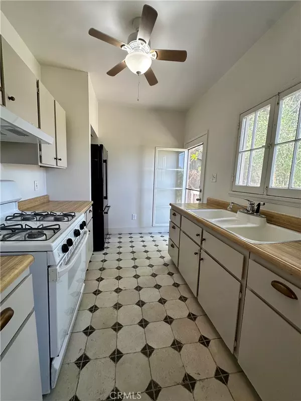 Tarzana, CA 91356,4937 1/2 Topeka