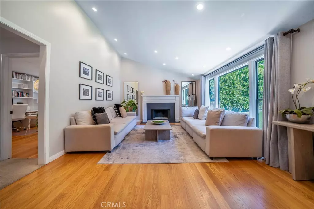 Woodland Hills, CA 91364,5150 Elvira