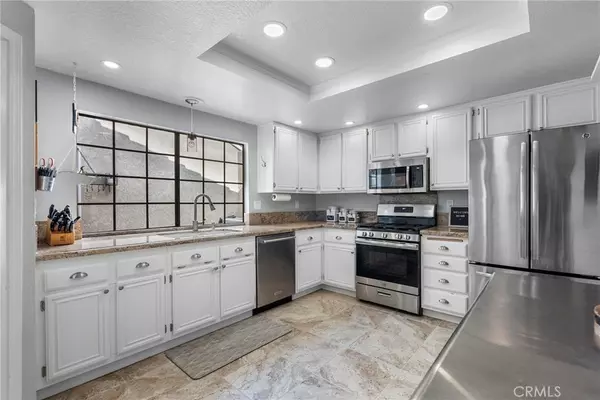 Simi Valley, CA 93065,843 Links View Drive