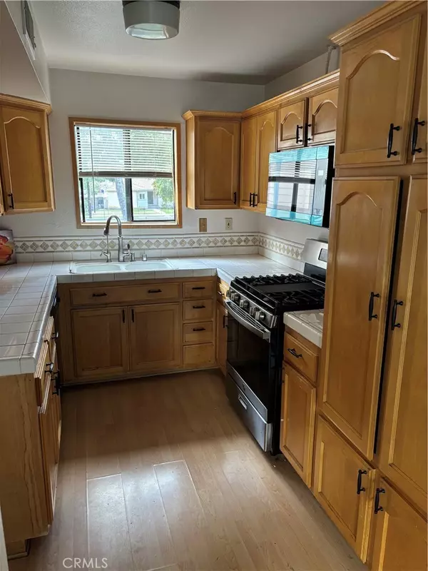 Granada Hills, CA 91344,10720 Woodley AVE #3