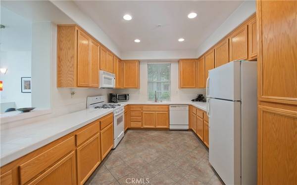 Valencia, CA 91354,28248 Canterbury CT