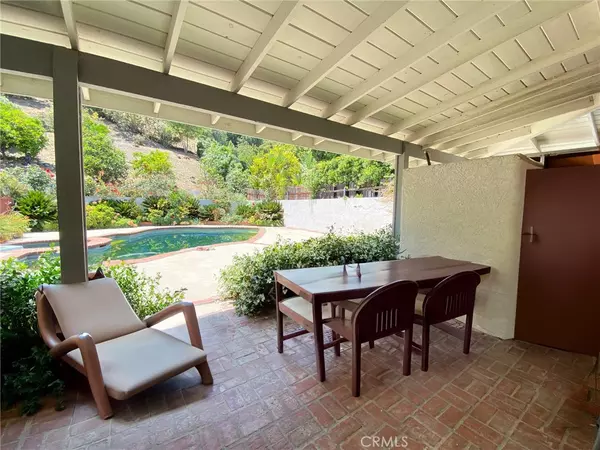 Woodland Hills, CA 91364,5323 Del Moreno DR