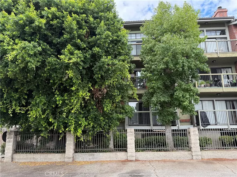 18324 CLARK #120, Tarzana, CA 91356