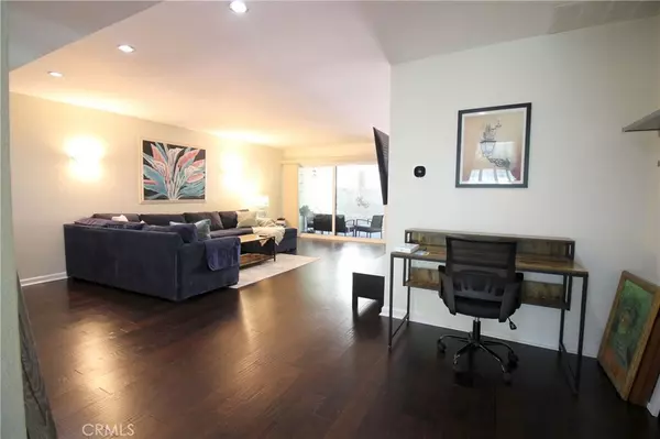 Woodland Hills, CA 91364,5404 Quakertown AVE #1