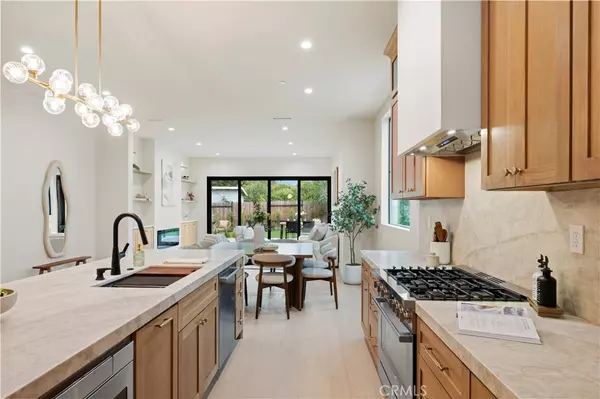 Encino, CA 91316,17446 Hatteras ST